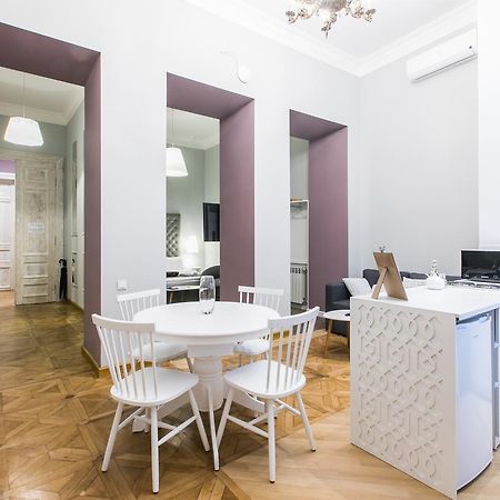 Kuxos Apartment On Machabeli Street Тбилиси Екстериор снимка