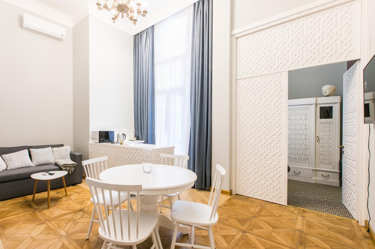 Kuxos Apartment On Machabeli Street Тбилиси Екстериор снимка