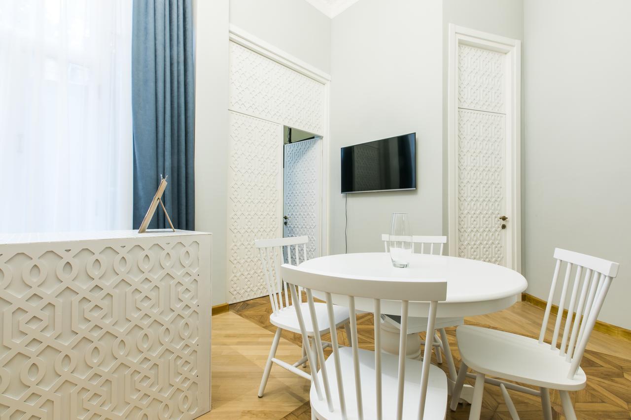 Kuxos Apartment On Machabeli Street Тбилиси Екстериор снимка
